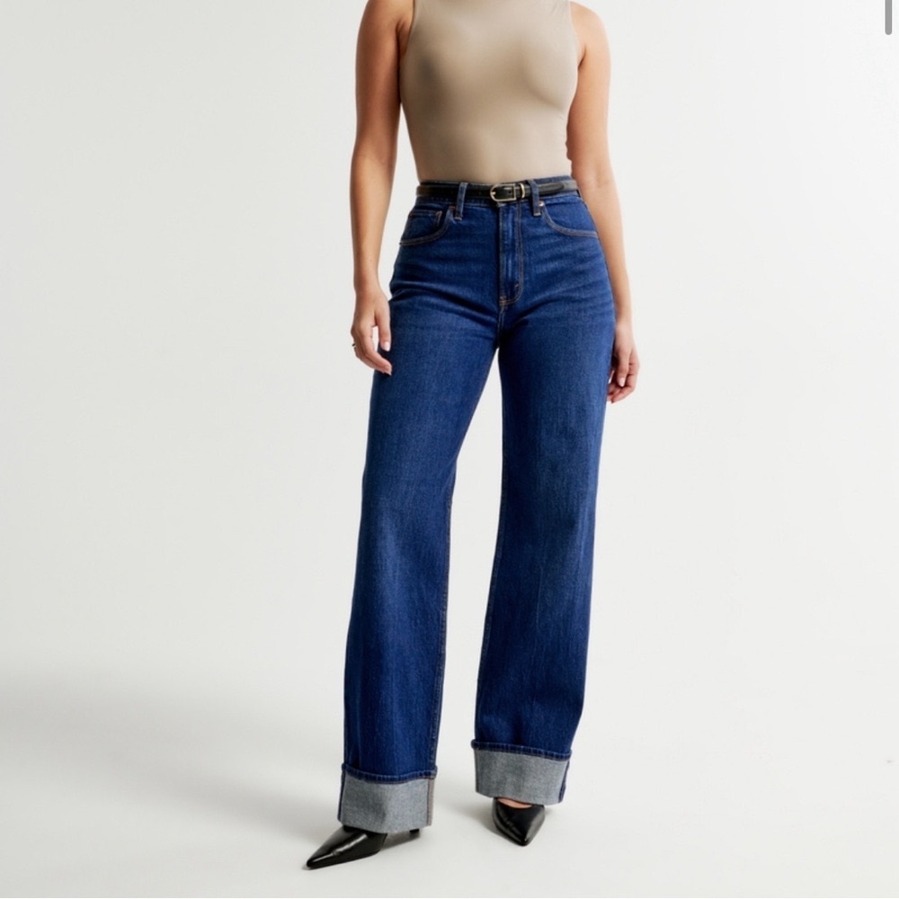 Brand New** Never Worn 90s Relaxed Curve Love High Rise Jean